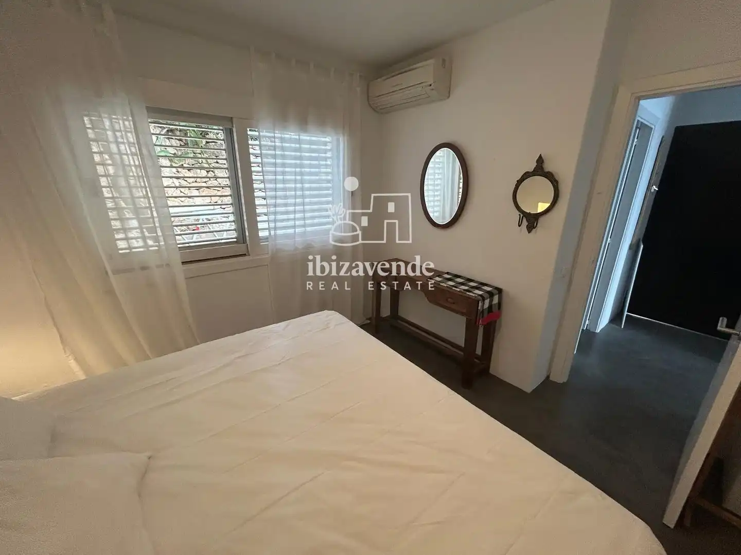 Schlafzimmer von Einfamilien-Reihenhaus zur Miete in Santa Eulària des Riu mit Klimaanlage, Heizung und Terrasse