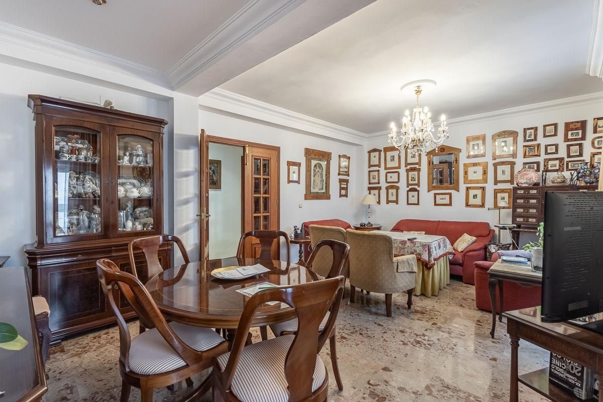 Menjador de Apartament en venda en  Granada Capital amb Aire condicionat i Balcó