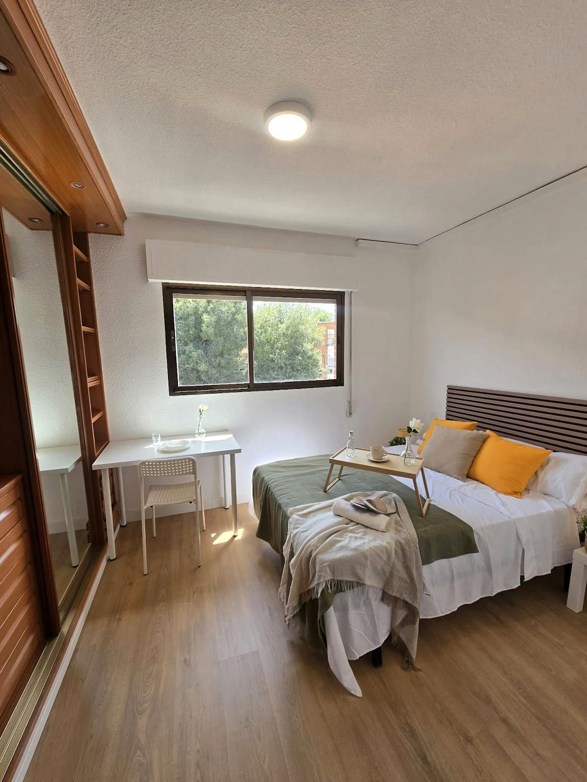 Bedroom of Flat to rent in  Madrid Capital  with Air Conditioner, Heating and Private garden