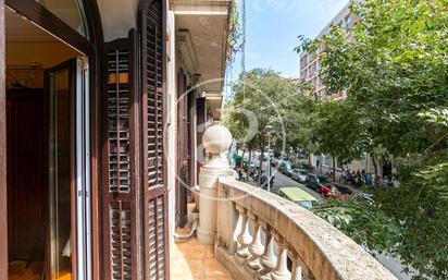 Exterior view of Flat for sale in  Barcelona Capital  with Air Conditioner, Heating and Private garden