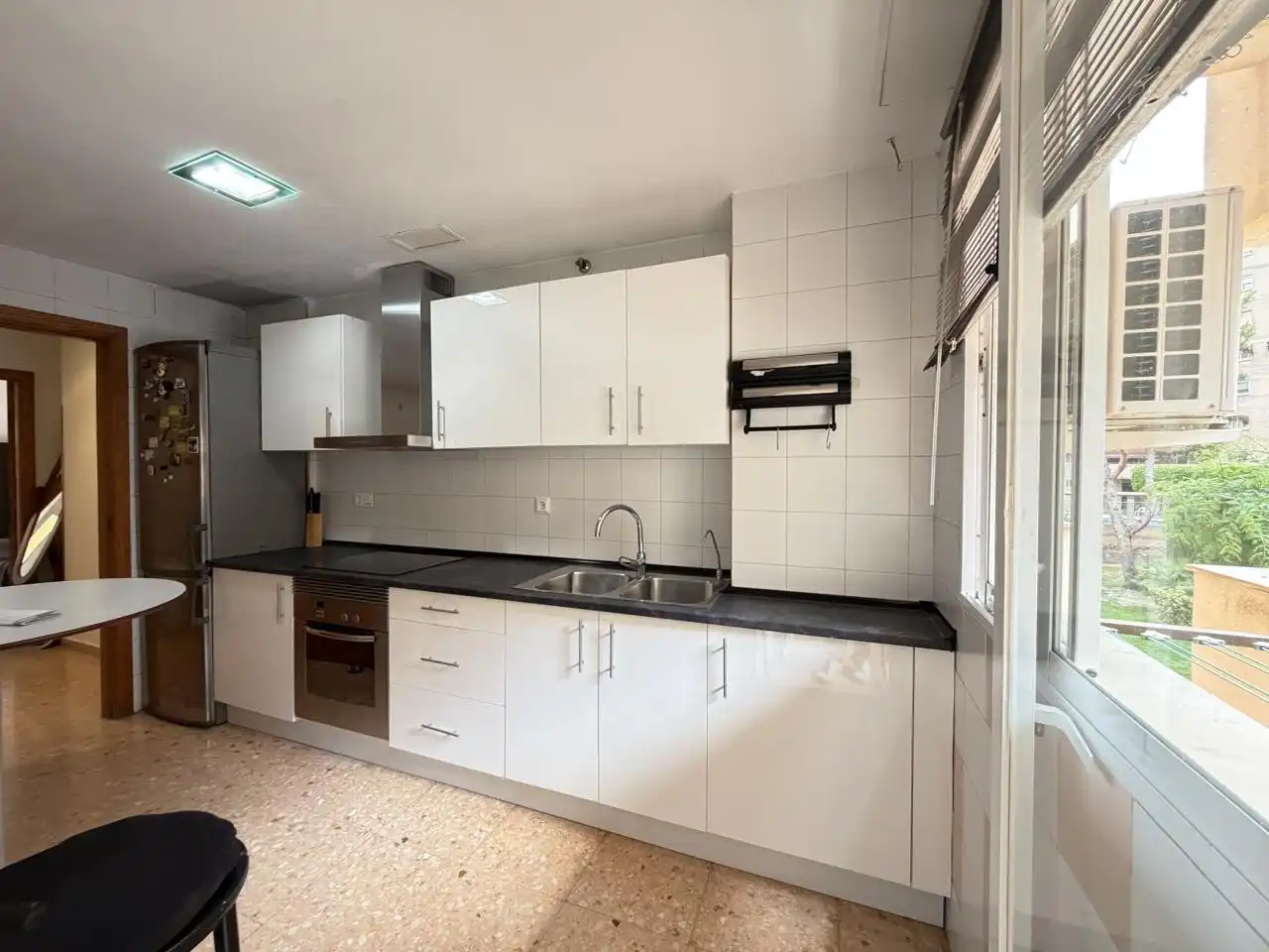 Küche von Wohnung zum Verkauf in Alicante / Alacant mit Klimaanlage, Privatgarten und Terrasse