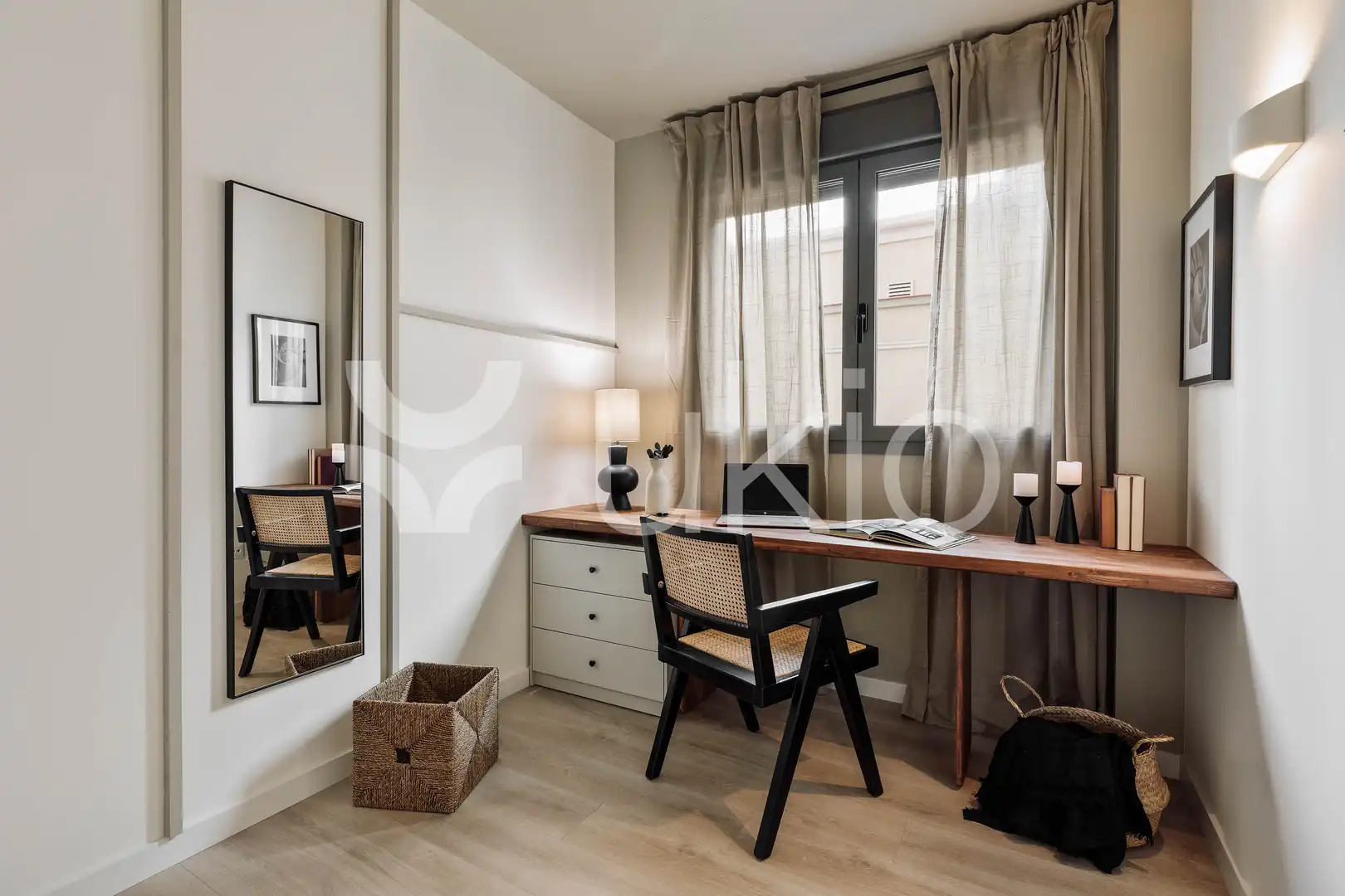 Dormitori de Apartament de lloguer en Barcelona amb Aire condicionat, Calefacció i Moblat