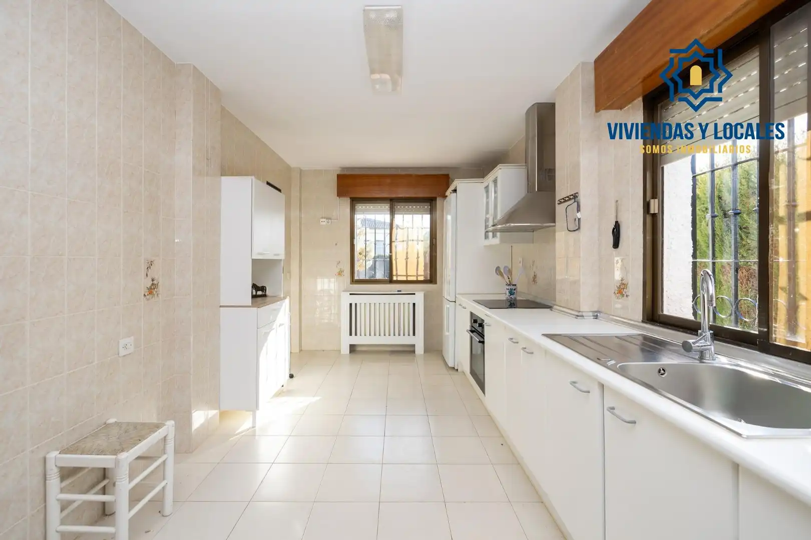 Chalet con piscina en venta en Calle Lindaraja, imagen 14