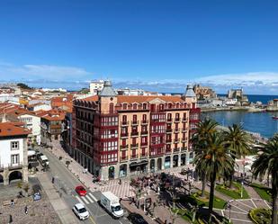 Vista exterior de Pis en venda en Castro-Urdiales amb Calefacció, Parquet i Terrassa