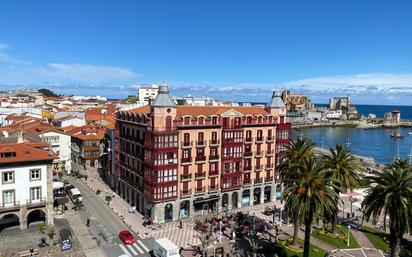 Vista exterior de Pis en venda en Castro-Urdiales amb Calefacció, Parquet i Terrassa