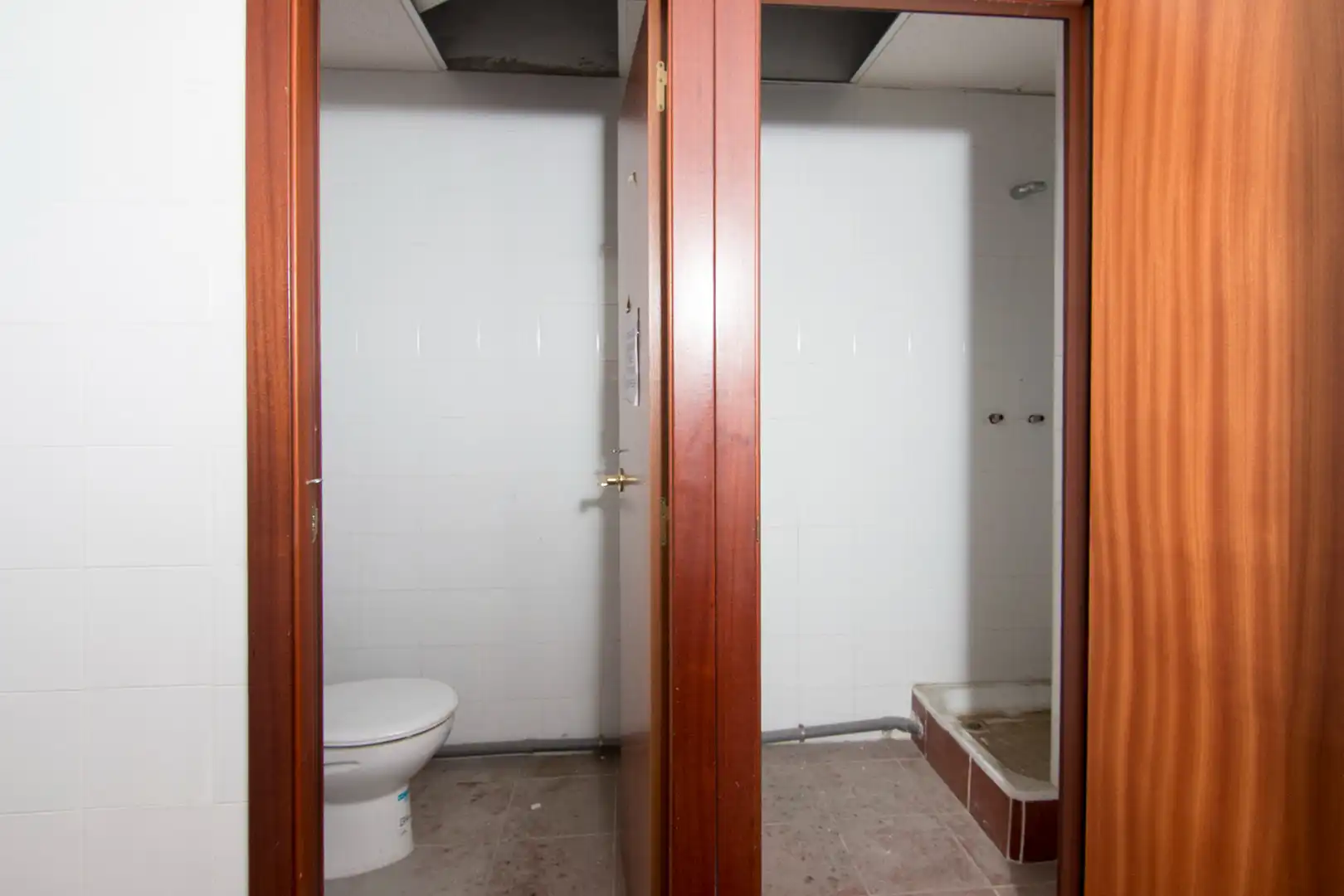 Baño de Local de alquiler en Granada