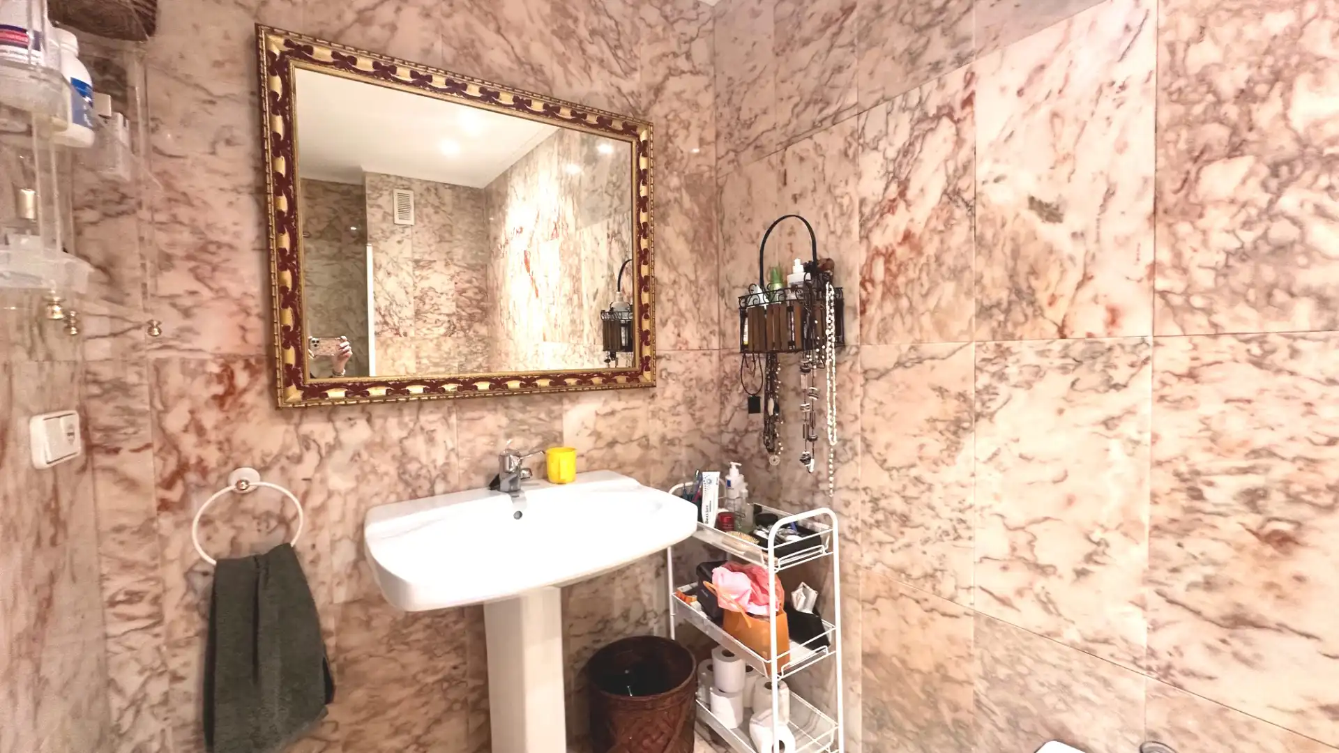 Baño de Piso en venta en Castro-Urdiales con Calefacción, Trastero y Amueblado
