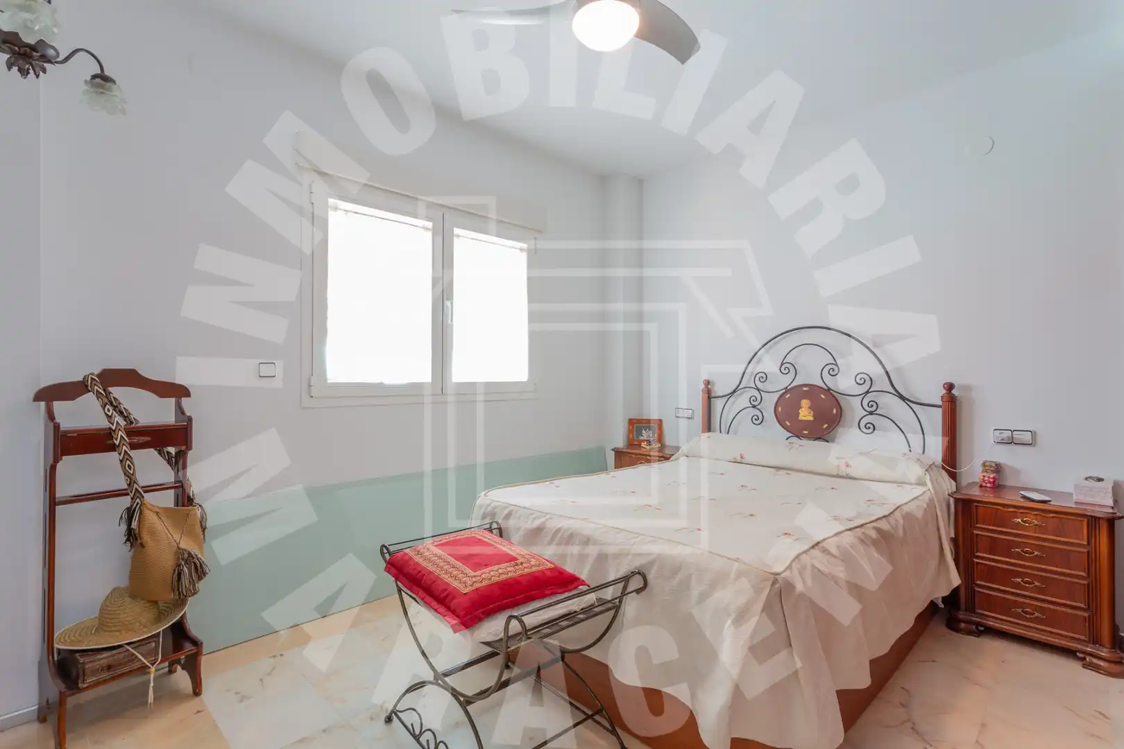 Habitación de Dúplex en venta en Maracena con Aire acondicionado, Terraza y Horno
