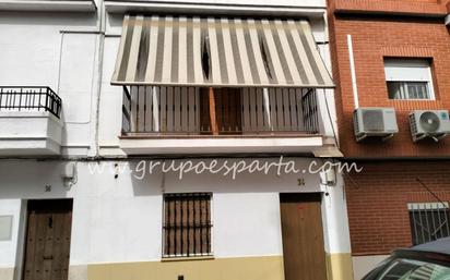 Vista exterior de Casa adosada en venda en Mairena del Aljarafe