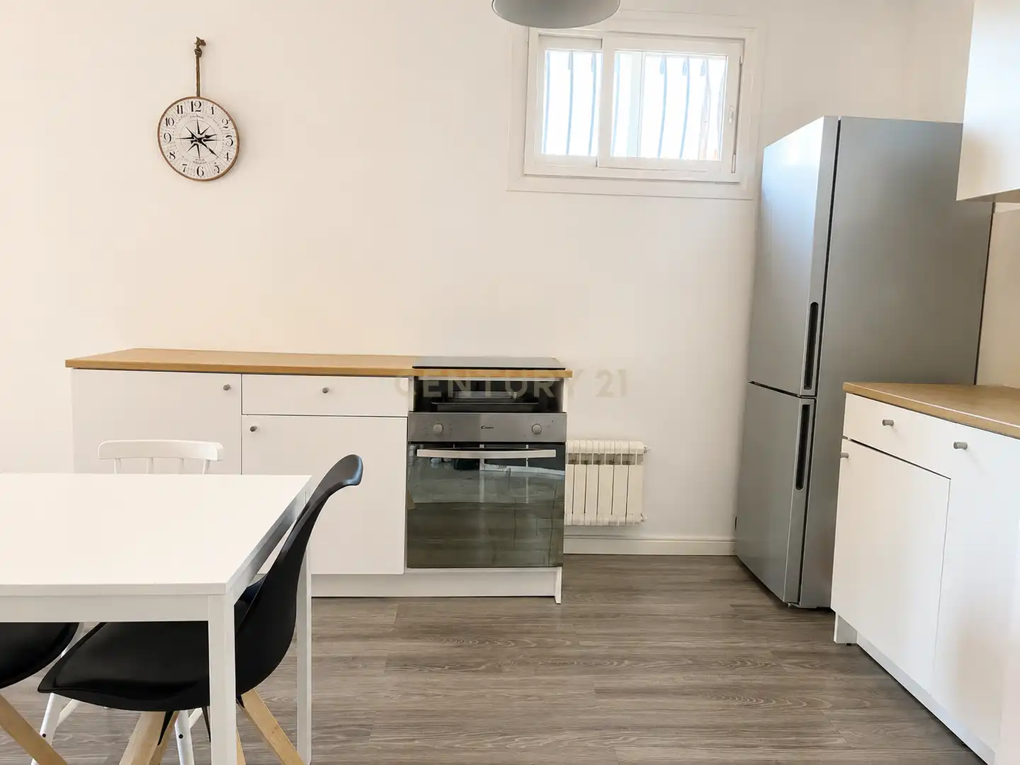 Cuina de Apartament de lloguer en Benalmádena amb Aire condicionat, Jardí privat i Piscina
