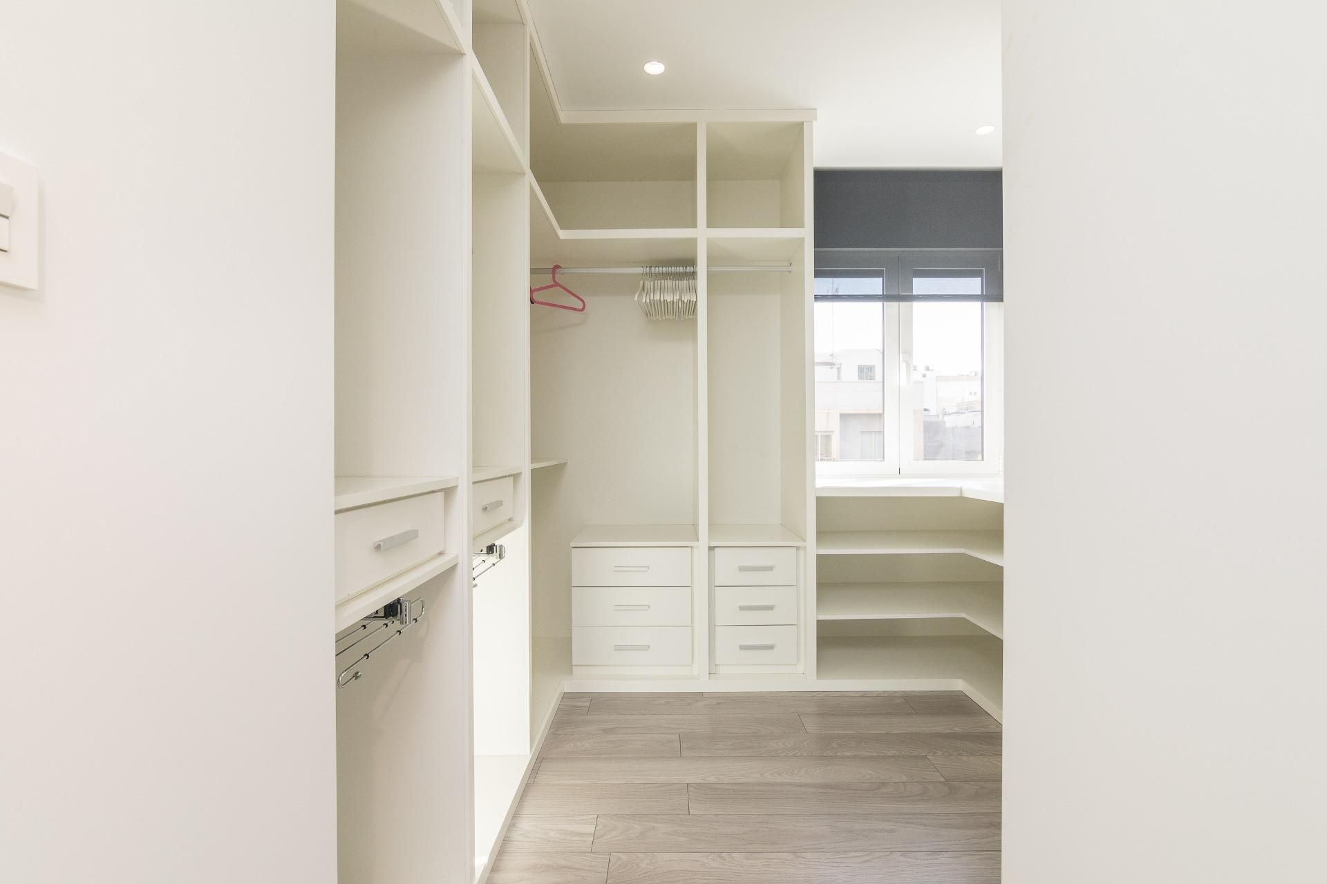Flat for sale in Calle REINA VICTORIA, 30, Pont Nou - Corazón de Jesús
