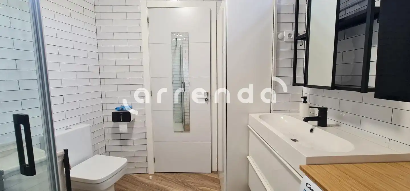 Badezimmer von Geschaftsraum zur Miete in Madrid mit Klimaanlage