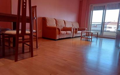 Sala d'estar de Pis en venda en  Logroño amb Terrassa i Balcó
