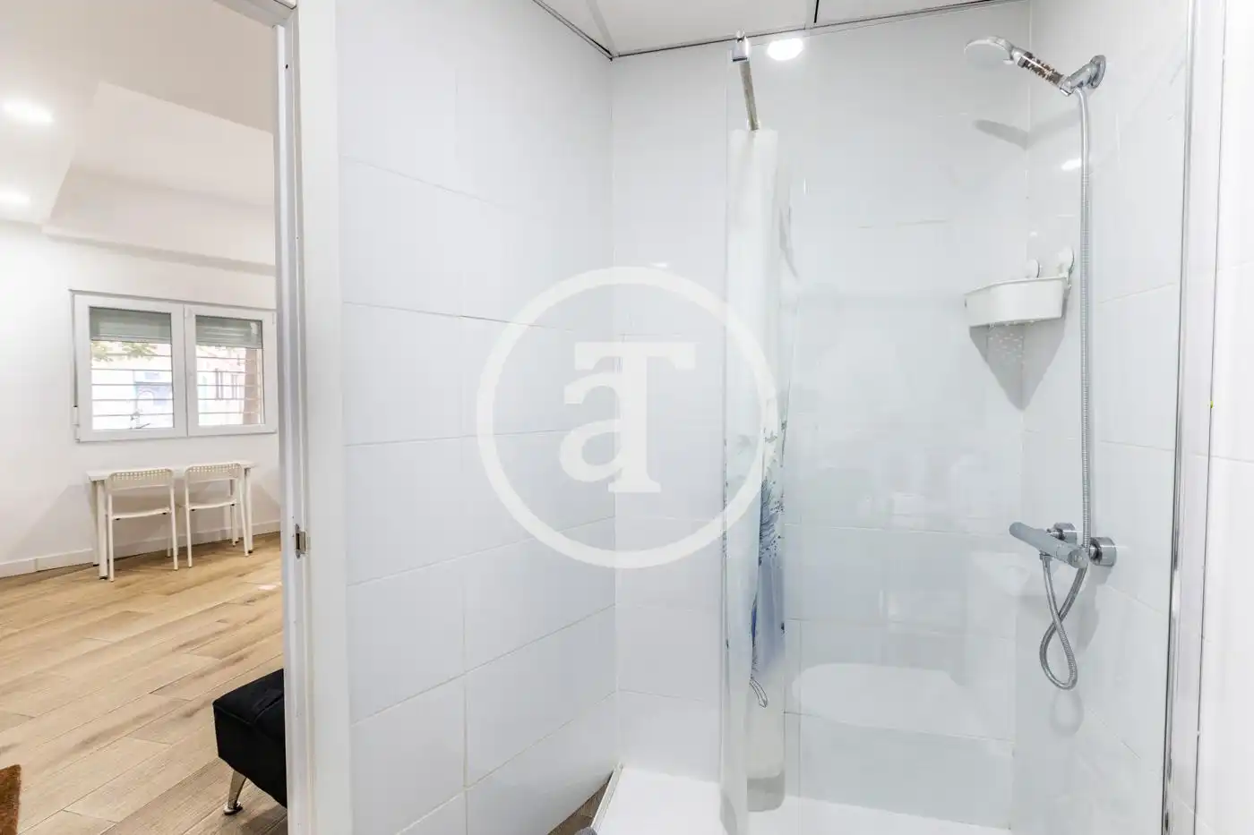 Baño de Estudio de alquiler en Madrid con Aire acondicionado, Calefacción y Amueblado