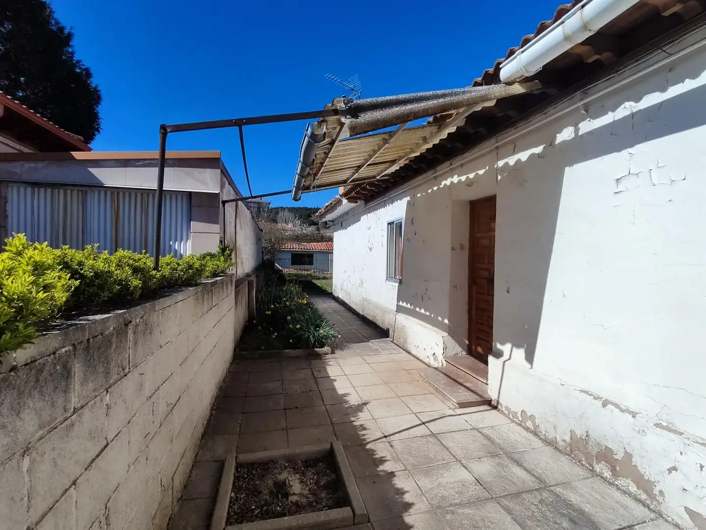 Vista exterior de Casa adosada en venda en Burgos amb Calefacció i Jardí privat