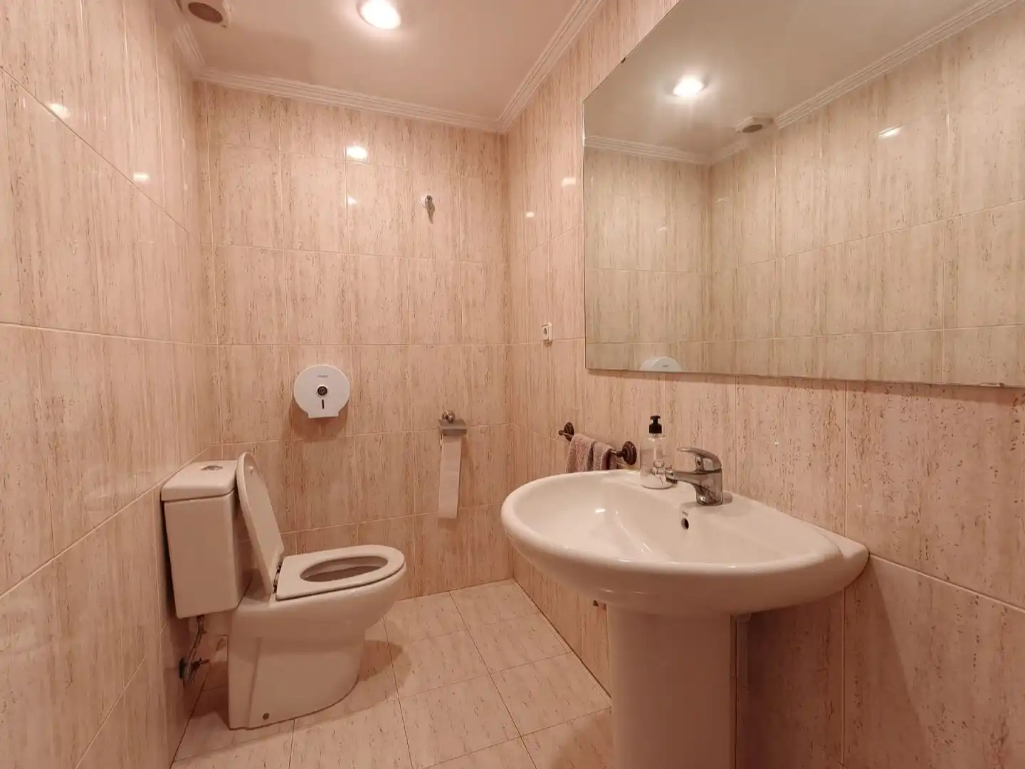 Baño de Local en venta en Paterna con Aire acondicionado, Internet y Domótica
