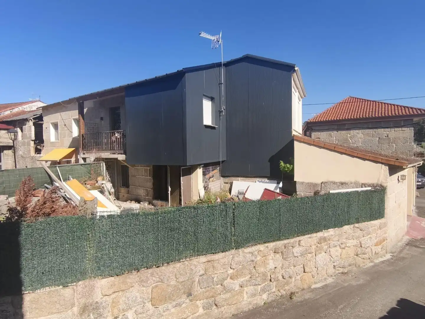 Vista exterior de Casa adosada en venta en O Carballiño   con Calefacción, Terraza y Piscina