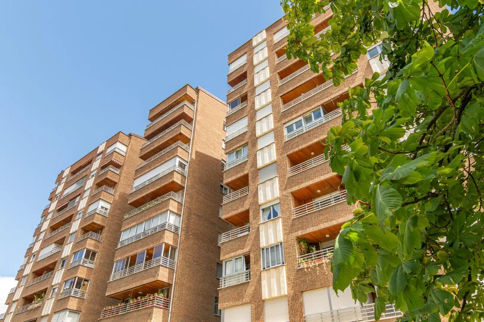 Vista exterior de Pis en venda en  Pamplona / Iruña amb Parquet, Terrassa i Balcó
