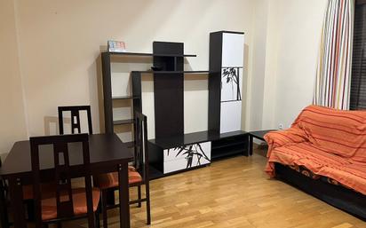 Sala d'estar de Pis de lloguer en Socuéllamos amb Calefacció, Terrassa i Moblat