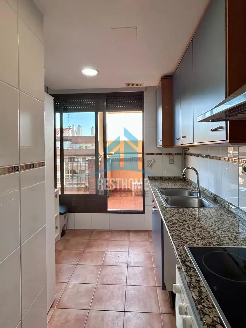Cuina de Àtic de lloguer en Valencia amb Aire condicionat, Calefacció i Terrassa