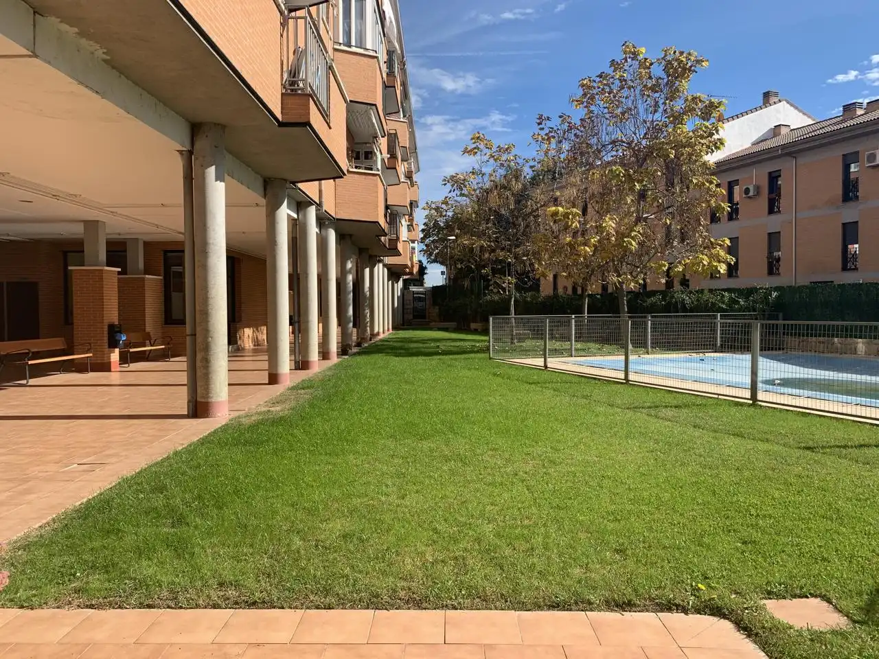 Vista exterior de Piso de alquiler en Manzanares El Real con Parquet, Terraza y Piscina comunitaria