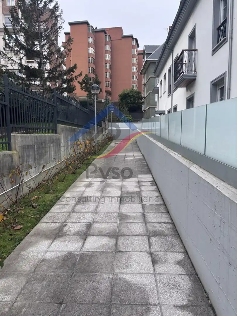 Aparcament de Pis de lloguer en Santander amb Calefacció, Jardí privat i Parquet