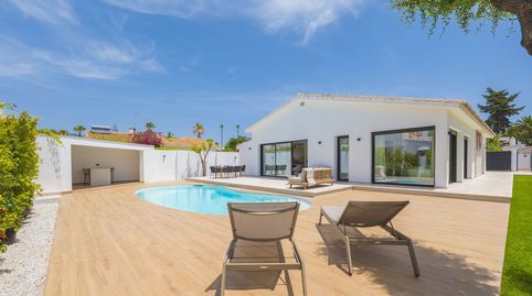 Foto 2 von Einfamilien-Reihenhaus zum Verkauf in Nueva Atalaya, Estepona
