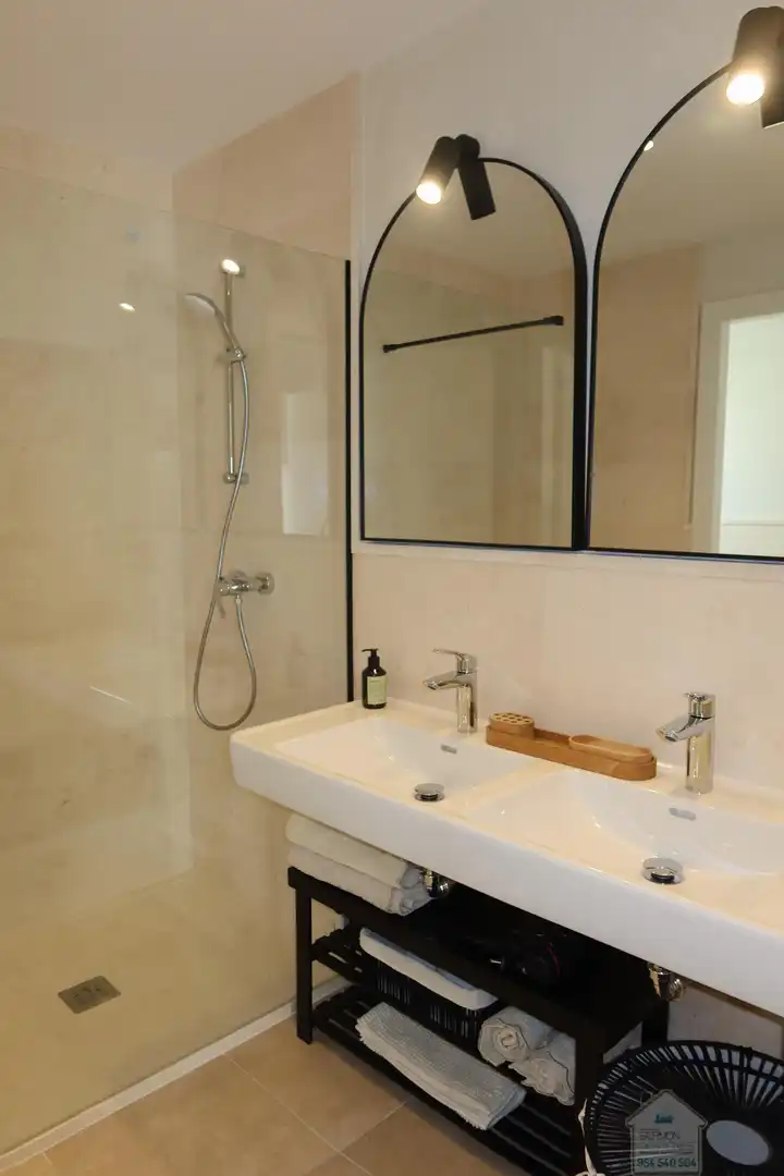 Bathroom of Houses for rent in Dos Hermanas  with Air Conditioner, Terrace and Storage room