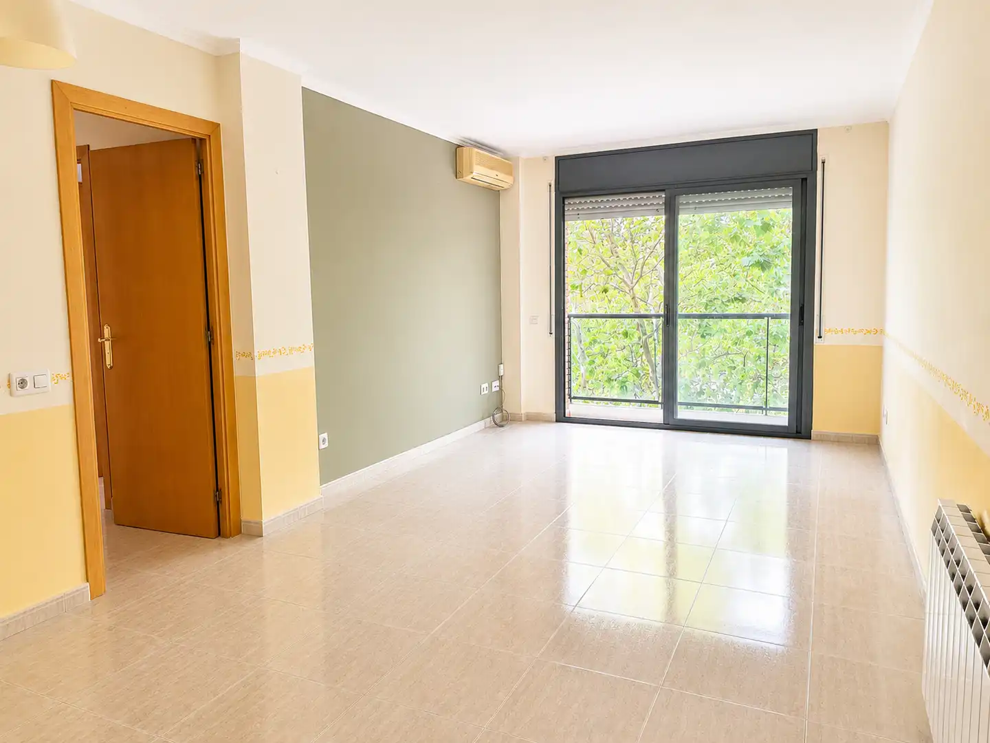 Living room of Flat for sale in Cambrils  with Air Conditioner, Heating and Storage room