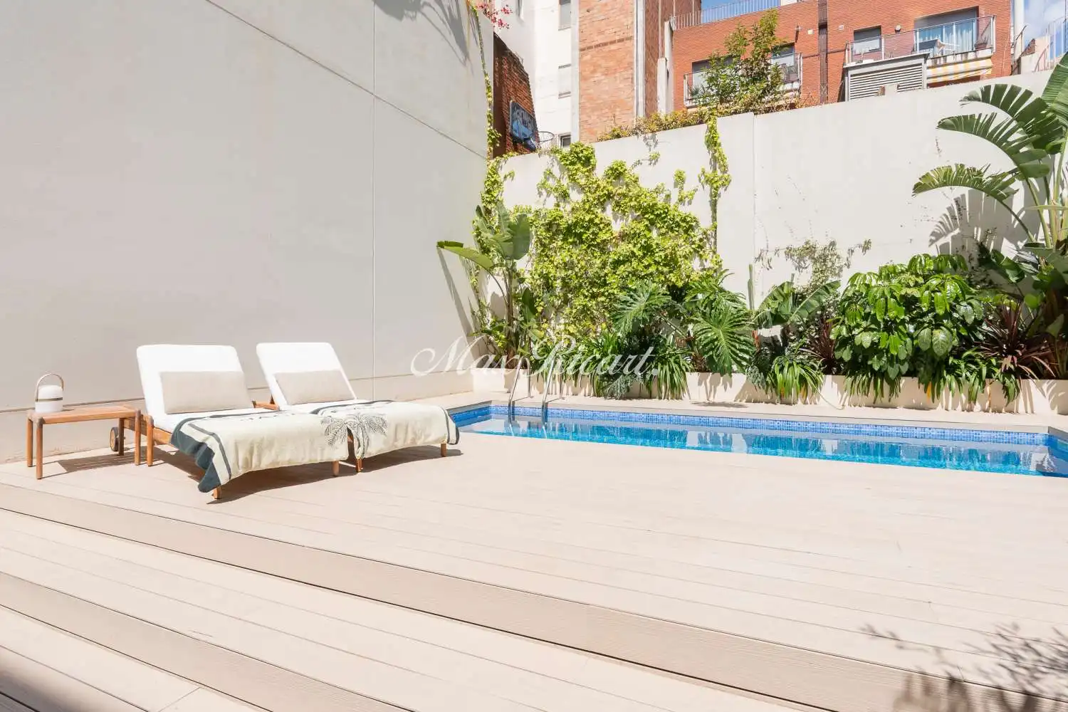 Swimming pool of Flat for sale in Barcelona  with Air Conditioner, Terrace and Swimming Pool