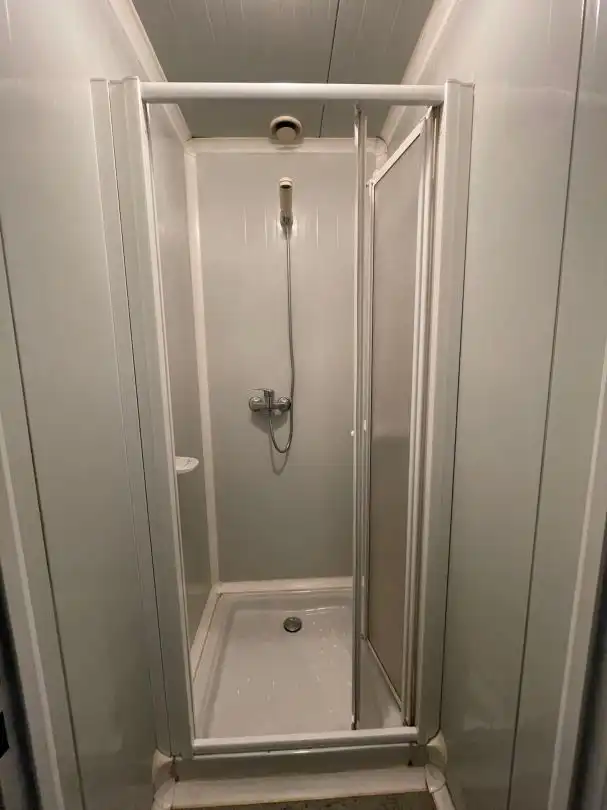 Badezimmer von Fabrikhallen zur Miete in Errenteria