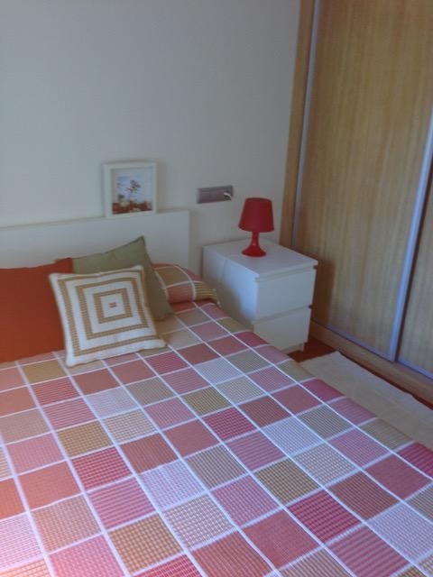 Dormitori de Apartament de lloguer en Oviedo  amb Calefacció, Parquet i Traster