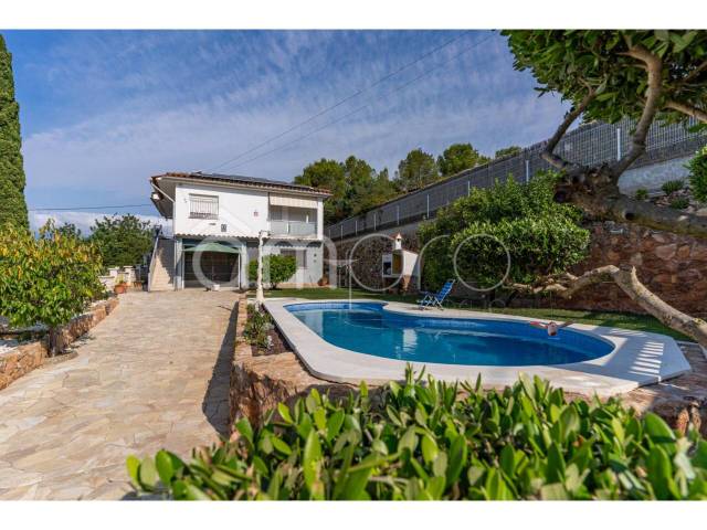 Casa-chalet en Venta en Turon d´en benet  en Salomó