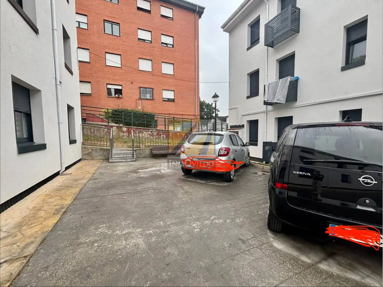 Aparcament de Pis en venda en Oviedo  amb Calefacció i Moblat