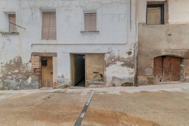 Local comercial en Venta en C/ Dels Teulissos en Cardona