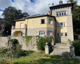 Vista exterior de Casa o xalet en venda en San Lorenzo de El Escorial amb Aire condicionat, Calefacció i Terrassa