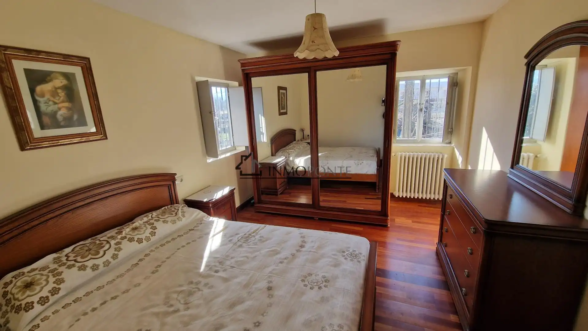 Dormitori de Casa o xalet en venda en Pontevedra Capital  amb Jardí privat