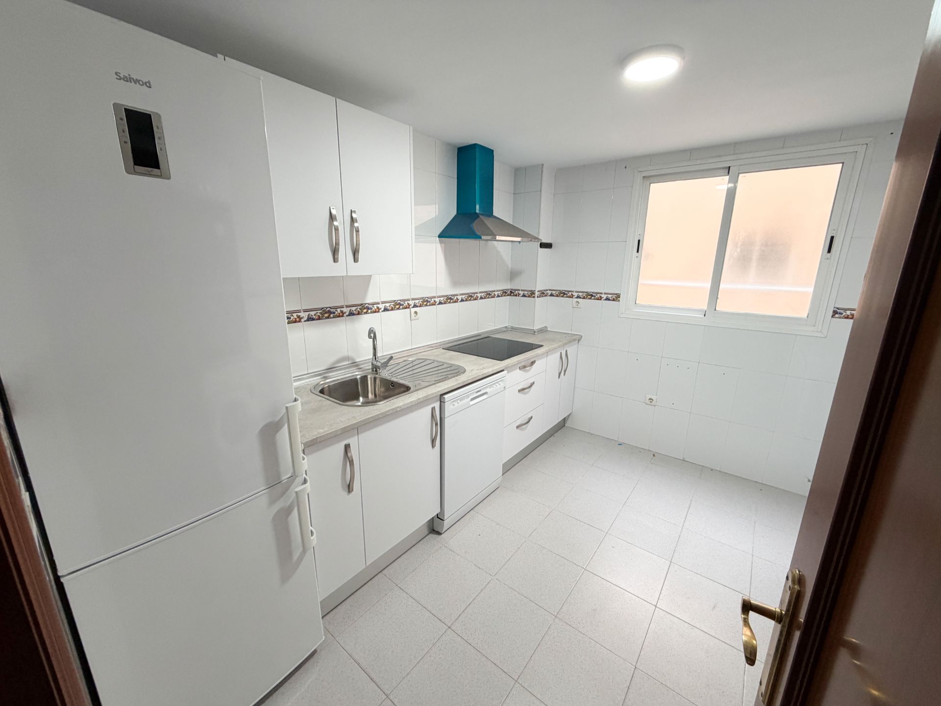 Cuina de Pis de lloguer en San Fernando amb Terrassa, Forn i Rentadora