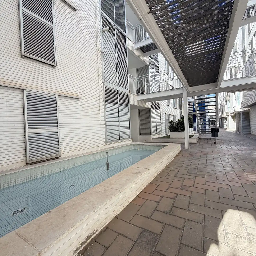 Piscina de Pis en venda en Málaga amb Calefacció