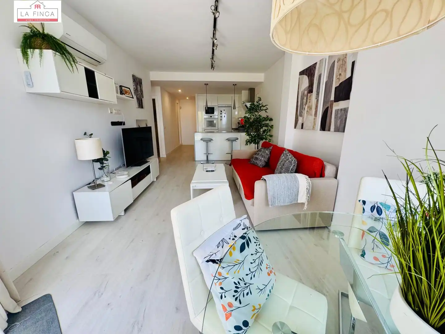 Sala d'estar de Pis en venda en Rincón de la Victoria amb Aire condicionat, Jardí privat i Terrassa