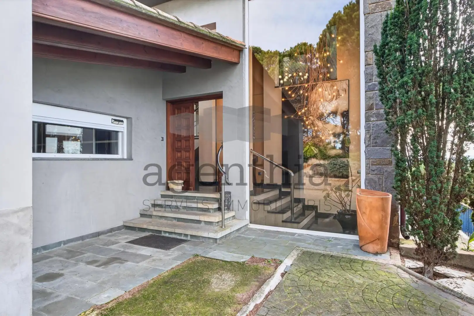 Vista exterior de Casa o xalet en venda en Llambilles amb Aire condicionat, Calefacció i Terrassa