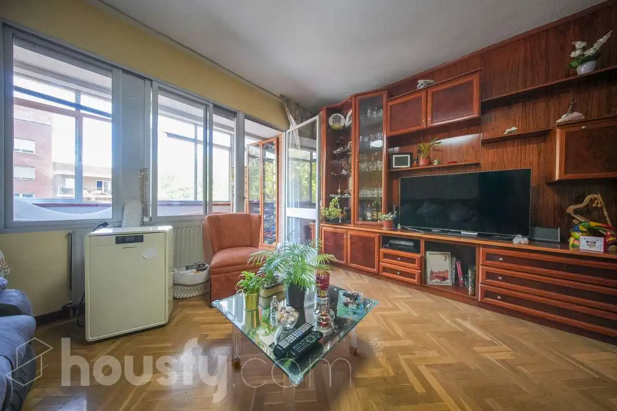 Sala d'estar de Pis en venda en Madrid amb Calefacció, Terrassa i Moblat