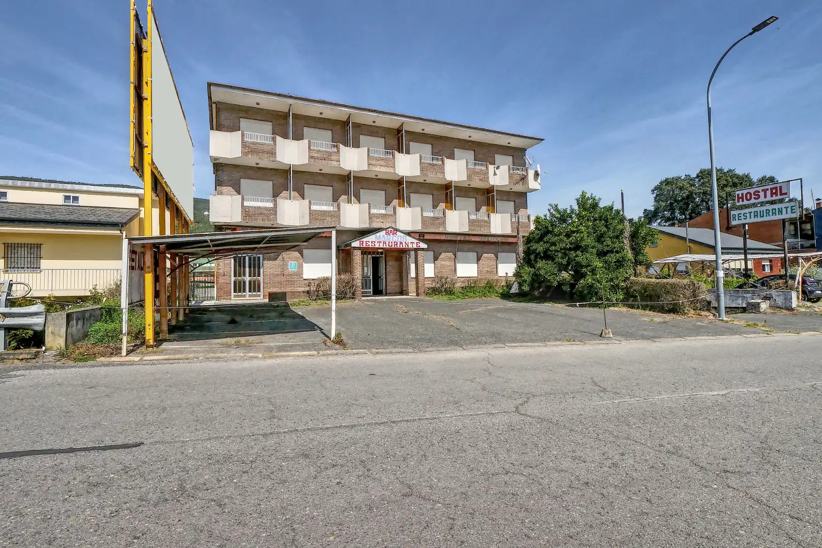 Vista exterior de Edifici en venda en Quiroga amb Piscina comunitària