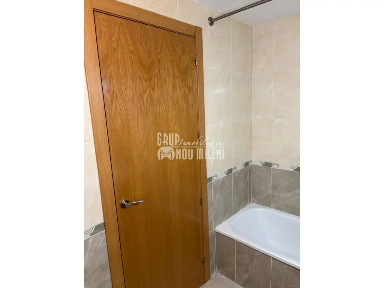 Badezimmer von Wohnung zur Miete in Catarroja mit Klimaanlage, Abstellraum und Balkon