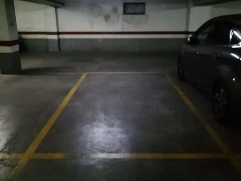 Parkplatz von Garage zur Miete in Algirós