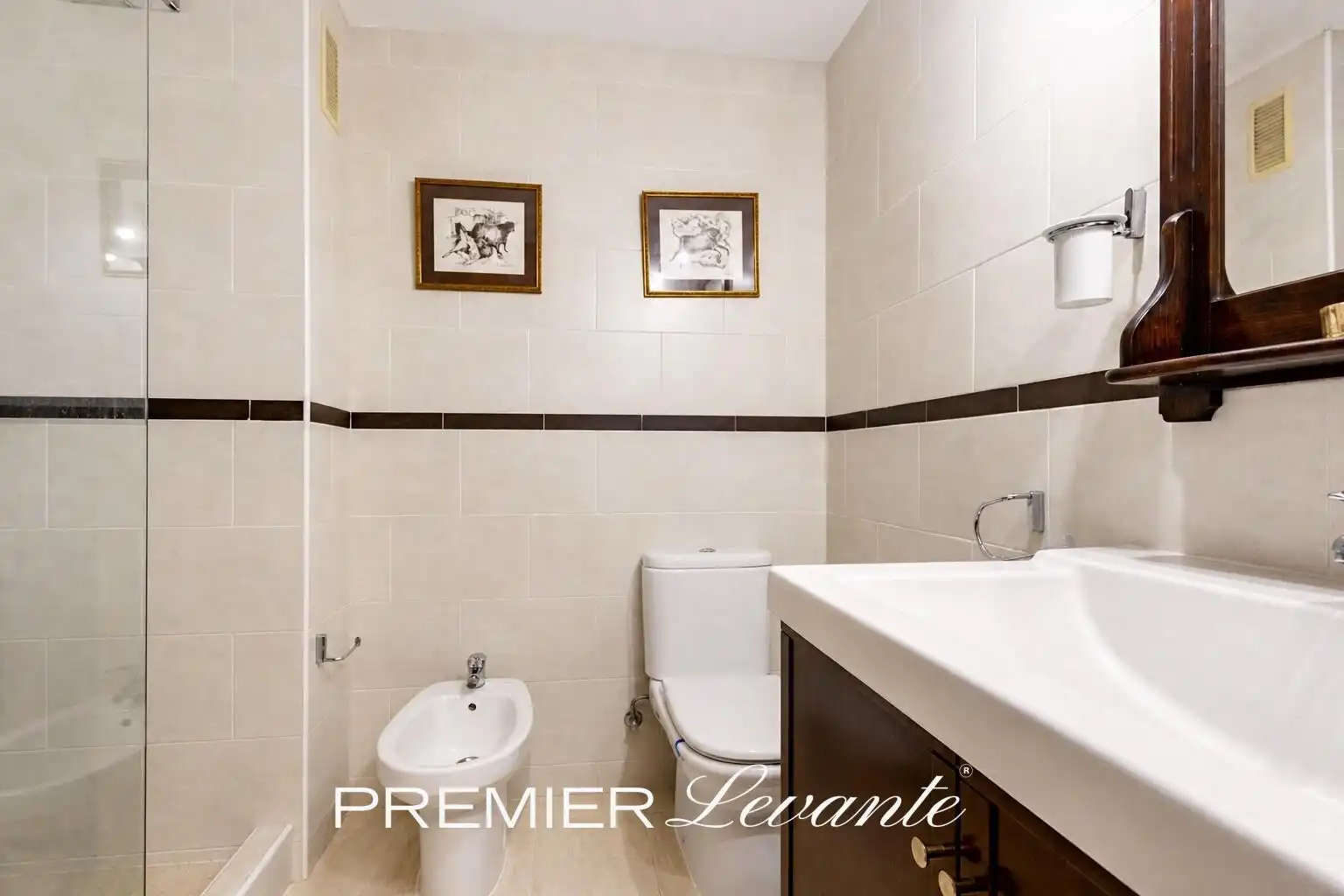 Badezimmer von Wohnung zum Verkauf in Alicante / Alacant mit Klimaanlage und Balkon
