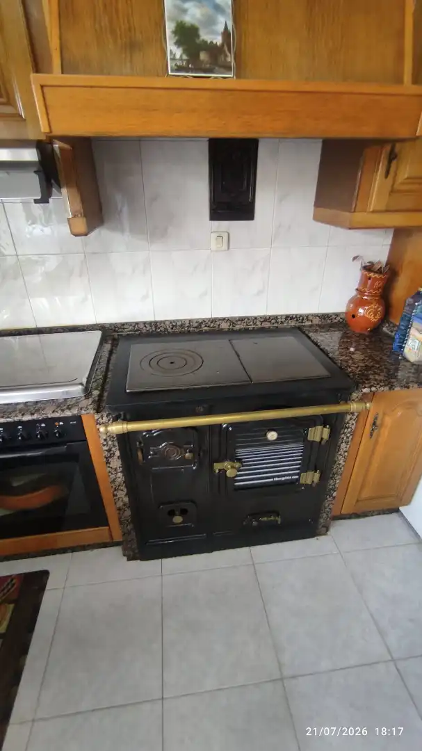 Cuina de Casa o xalet en venda en A Coruña Capital  amb Calefacció i Moblat