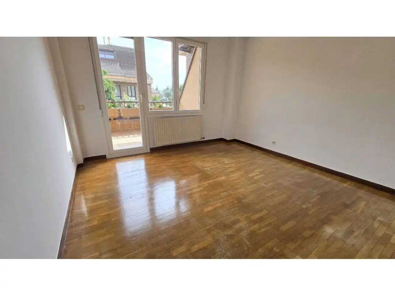Dormitori de Casa adosada en venda en  Logroño amb Aire condicionat, Calefacció i Parquet
