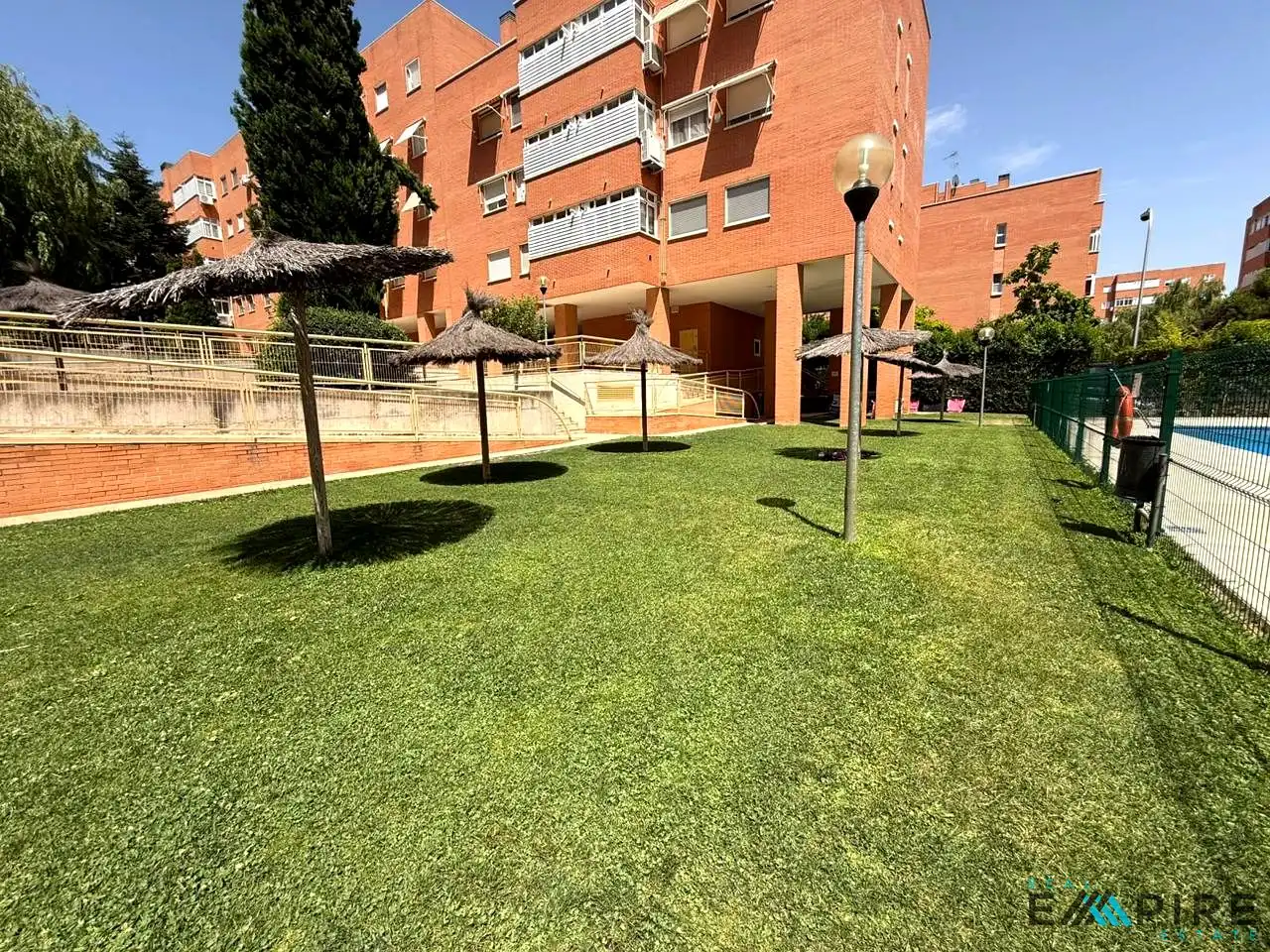 Vista exterior de Piso en venta en Madrid con Calefacción, Trastero y Piscina