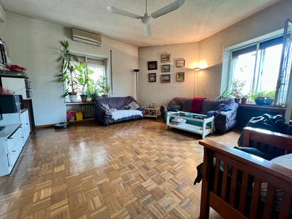Sala d'estar de Pis en venda en  Madrid Capital amb Aire condicionat, Calefacció i Parquet